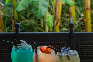 Poolside bar
