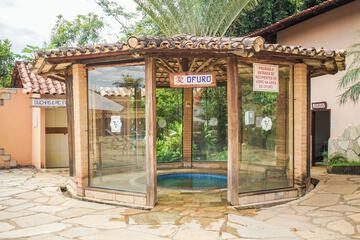 Deep soaking bathtub