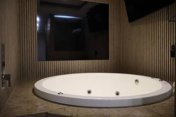 Private spa tub