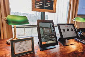 Check-in/check-out kiosk