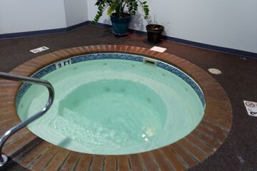 Indoor spa tub