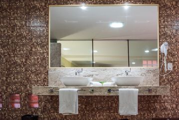 Bathroom sink
