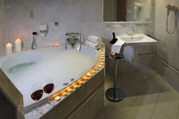 Jetted tub