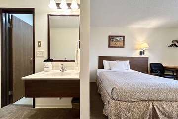 Room 3 of 20