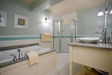 Deep soaking bathtub