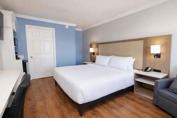 Destin Inn and Suites