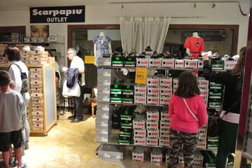 Shopping mall