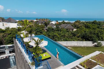 Rooftop pool