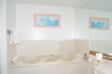 Jetted tub