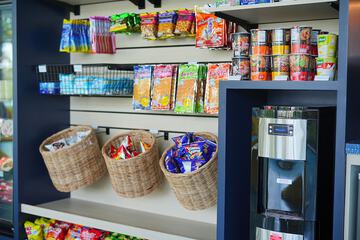 Snack bar