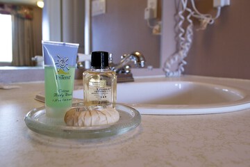 Bathroom amenities