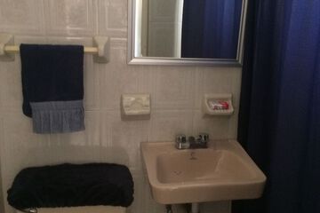 Bathroom sink