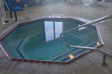 Indoor spa tub