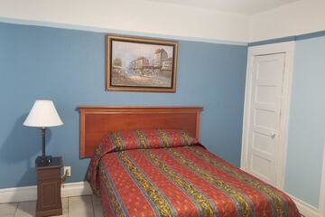 Room 33 of 43