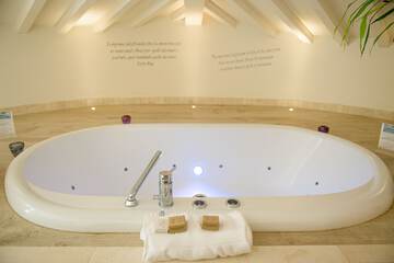 Private spa tub
