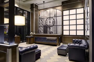 Lobby lounge