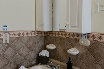 Bathroom sink