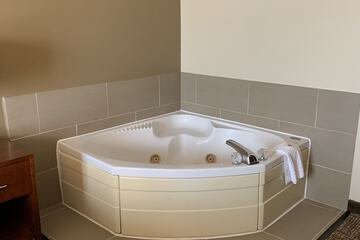 Jetted tub