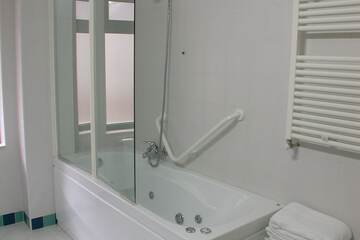 Jetted tub
