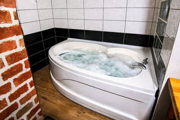 Jetted tub