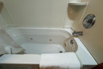 Jetted tub