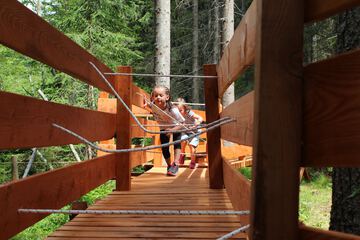 Ropes course (team building)