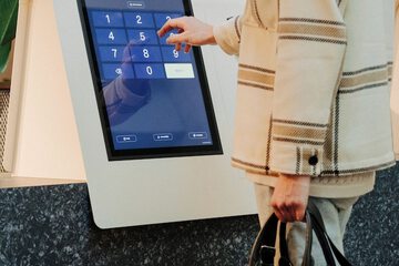 Check-in/check-out kiosk