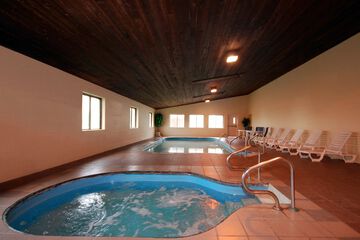 Indoor spa tub