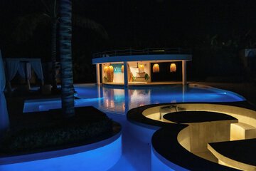 Poolside bar