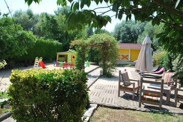 Children's play area - outdoor
