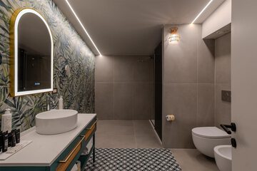 Bathroom shower