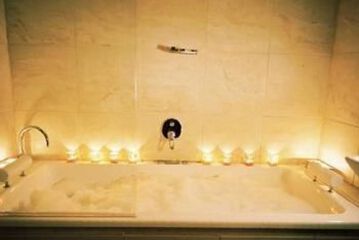 Deep Soaking Bathtub
