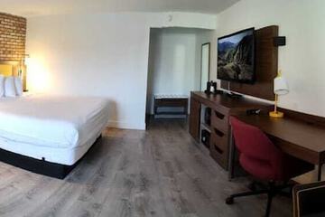 Penn Lodge Hotel & Suites