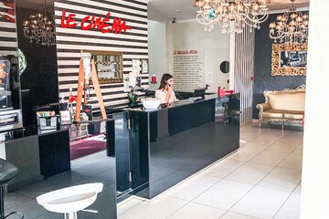 Concierge desk