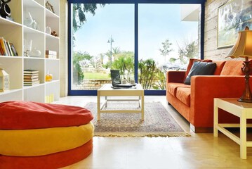 Lobby lounge