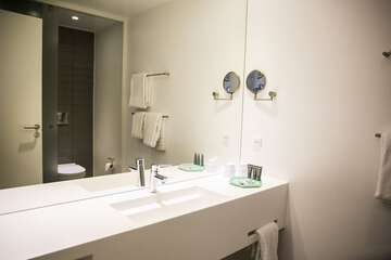 Bathroom sink