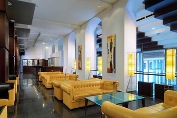 Lobby lounge