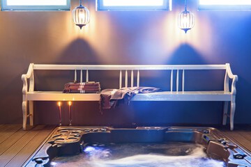 Indoor spa tub