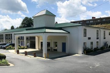 HomeTown Inn & Suites