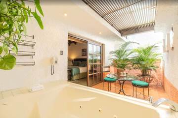 Jetted tub