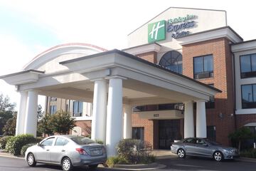 Holiday Inn Express Hotel & Suites Dyersburg by IHG