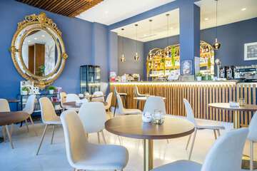 Lobby lounge