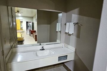 Bathroom sink