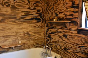 Deep soaking bathtub