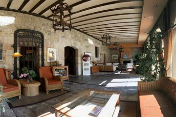Lobby lounge