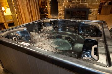 Indoor spa tub