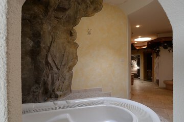 Indoor spa tub