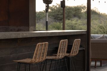 Poolside bar