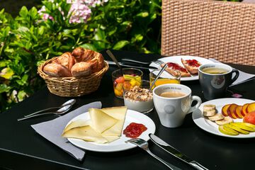 Breakfast meal