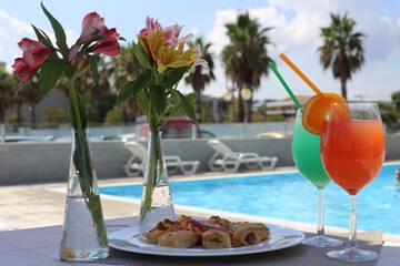 Poolside bar